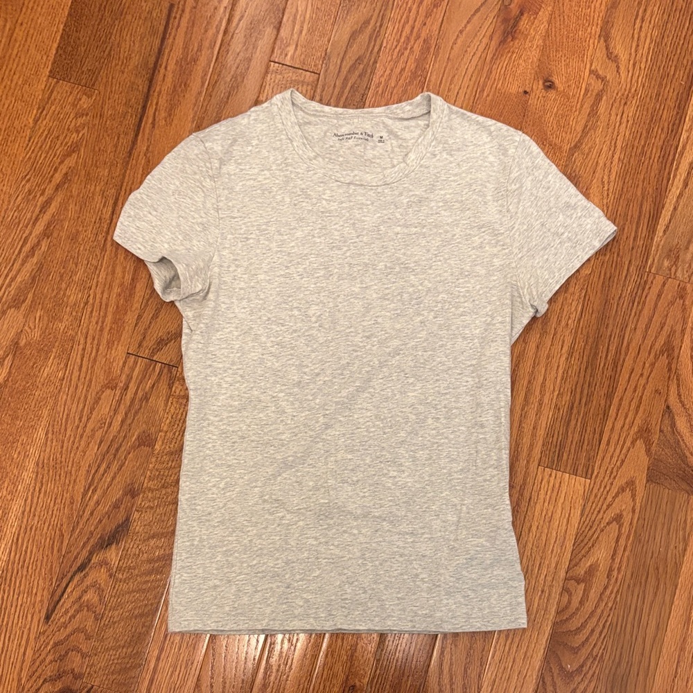 Abercrombie & Fitch Gray Short Sleeve Tee